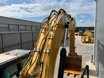 2017-caterpillar-352f-1440263-46455352