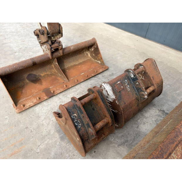 2017 TAKEUCHI TB230-46455830