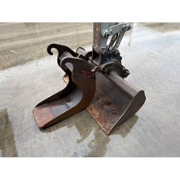 2010 TAKEUCHI TB235-46455875