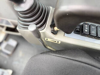 2010-takeuchi-tb235-1440275-46455896