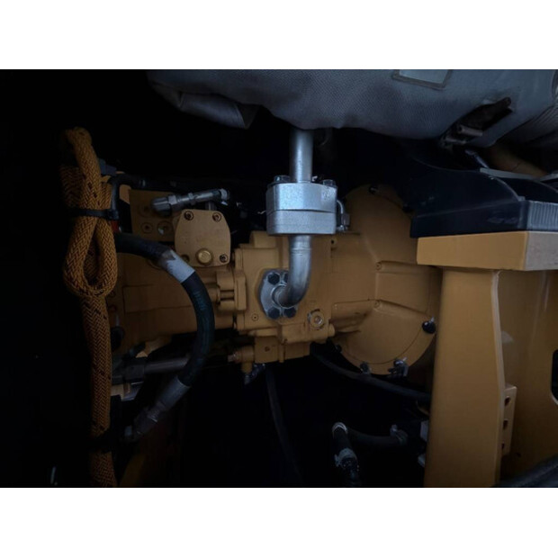 2015 كاتربيلر M318F-46456399