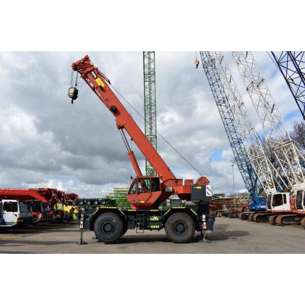 2011 تيريكس A600-46457172