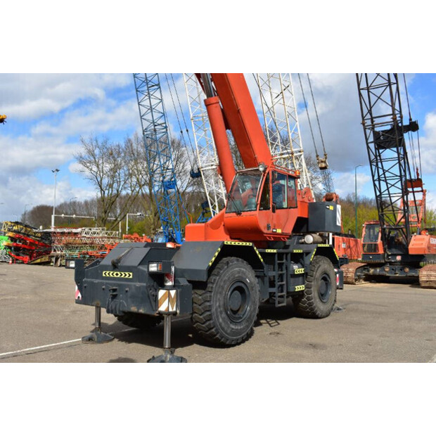 2011 تيريكس A600-46457175