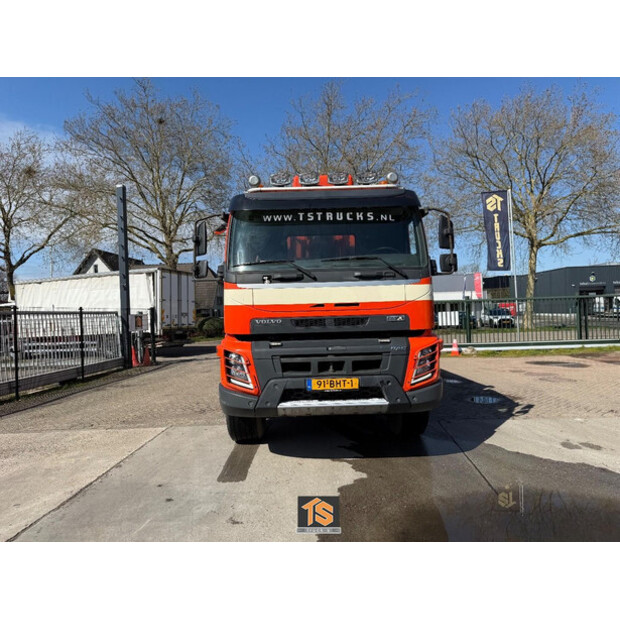 2016 فولفو FM-46457264