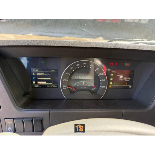 2016 فولفو FM-46457286