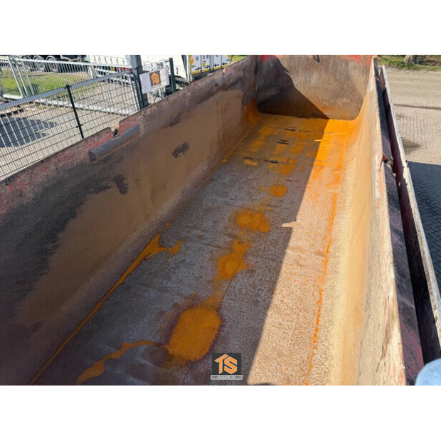 2016 فولفو FM-46457292