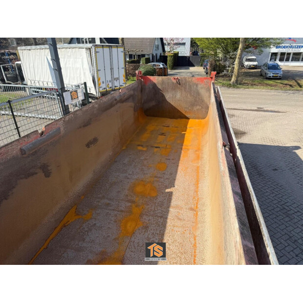 2016 فولفو FM-46457293