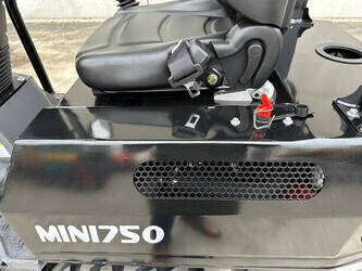 2025-wolf-mini-750-1440346-46457779