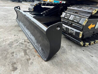 2012-jcb-8056-1440356-46458242