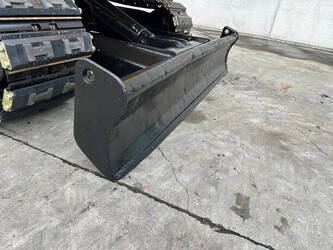 2012-jcb-8056-1440356-46458244