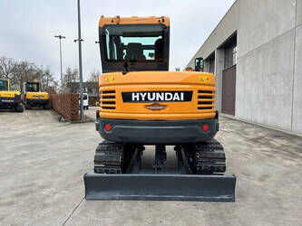 2015-hyundai-r60vs-1440360-46458387