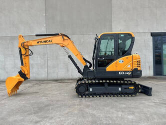 2015-hyundai-r60vs-1440360-46458389