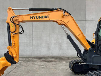 2015-hyundai-r60vs-1440360-46458395