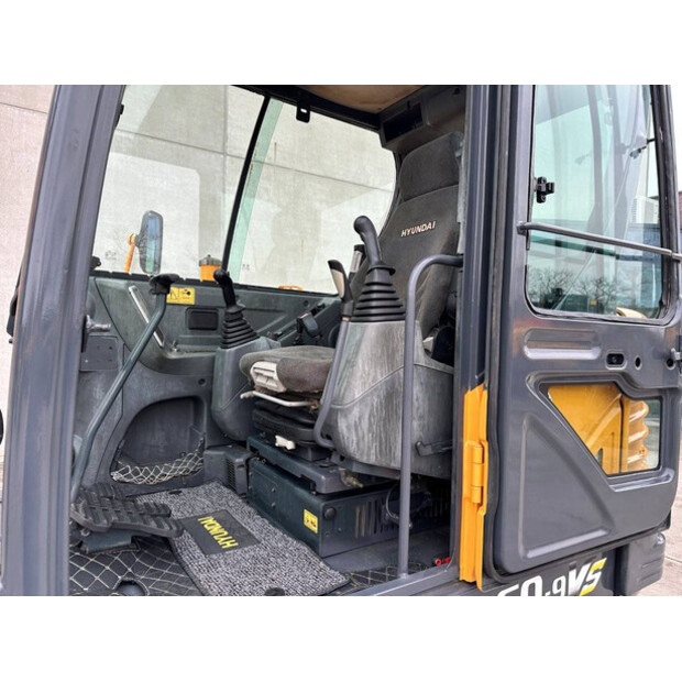 2015 هيونداي R60VS-46458415