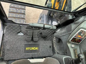 2015-hyundai-r60vs-1440360-46458418