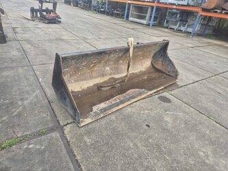 صورة ل أخرى