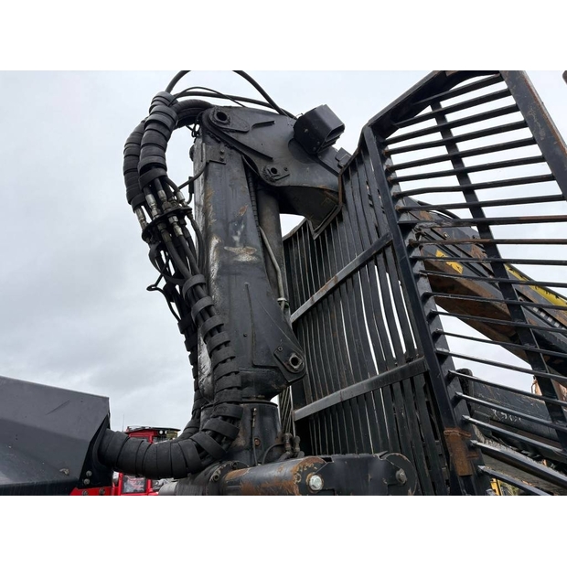 2017 كوماتسو 835-46463397