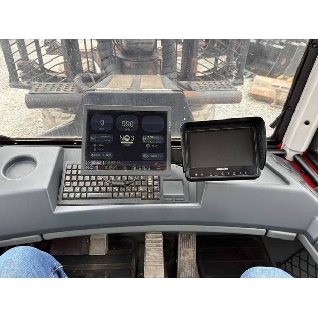 2017 كوماتسو 835-46463403