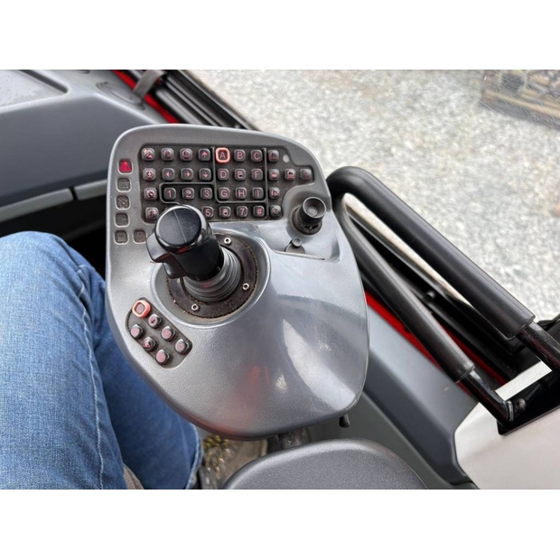 2017 كوماتسو 835-46463404