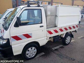 2015-piaggio-porter-1440555-46472625