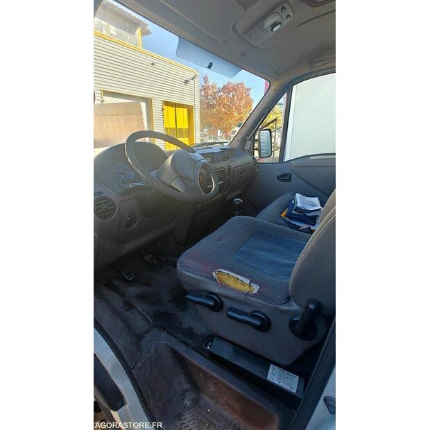 2000 Renault Mascott-46472732