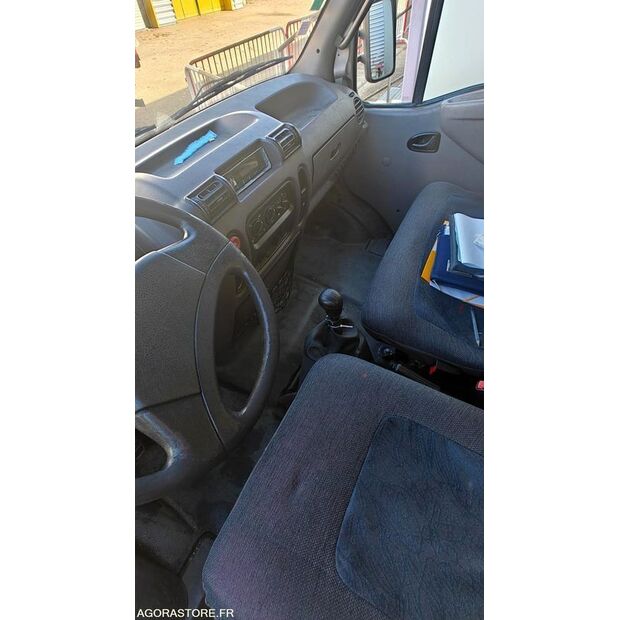 2000 Renault Mascott-46472733