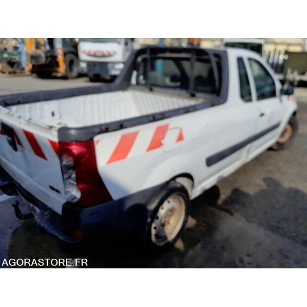 2009 داسيا LOGAN-46472753