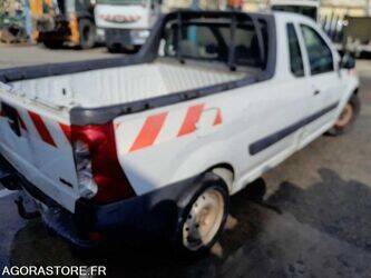 2009-dacia-logan-1440568-46472753