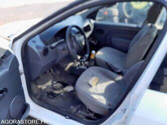 2009-dacia-logan-1440568-46472755