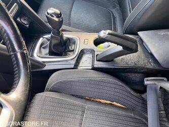 2017-renault-megane-1440572-46472787