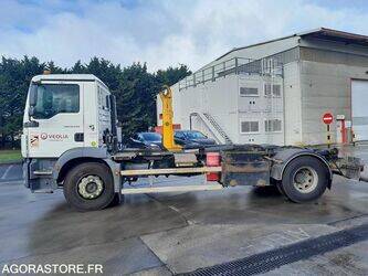 2011-man-19-290-1440574-46472806