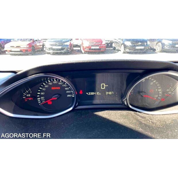 2015 بيجو 308-46472812