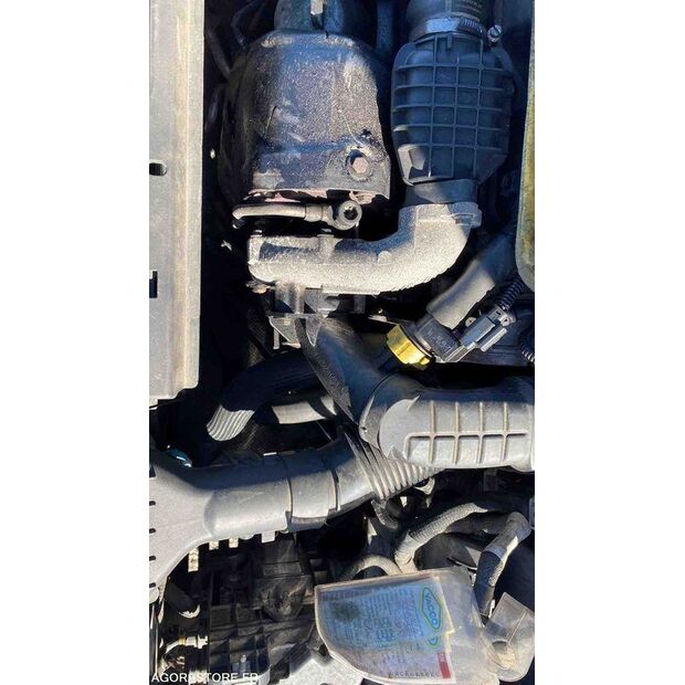 2015 بيجو 308-46472816