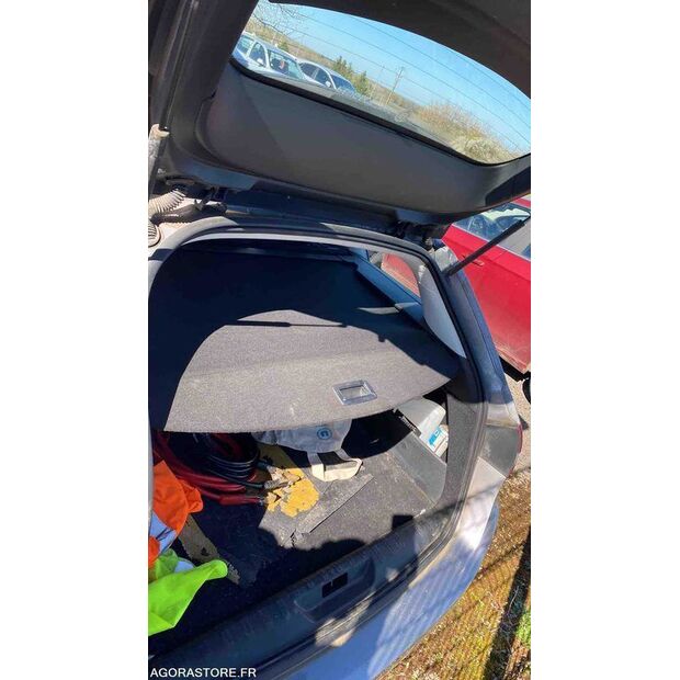 2015 بيجو 308-46472817