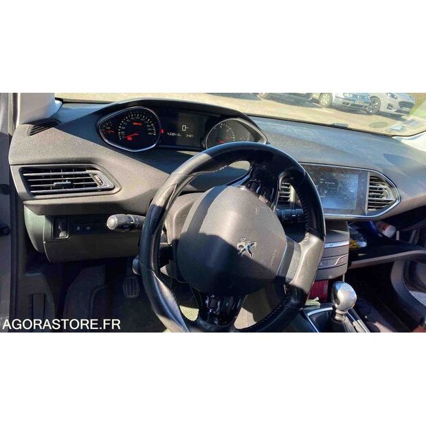 2015 بيجو 308-46472818