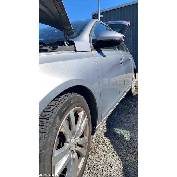 2015 بيجو 308-46472819