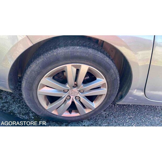 2015 بيجو 308-46472829