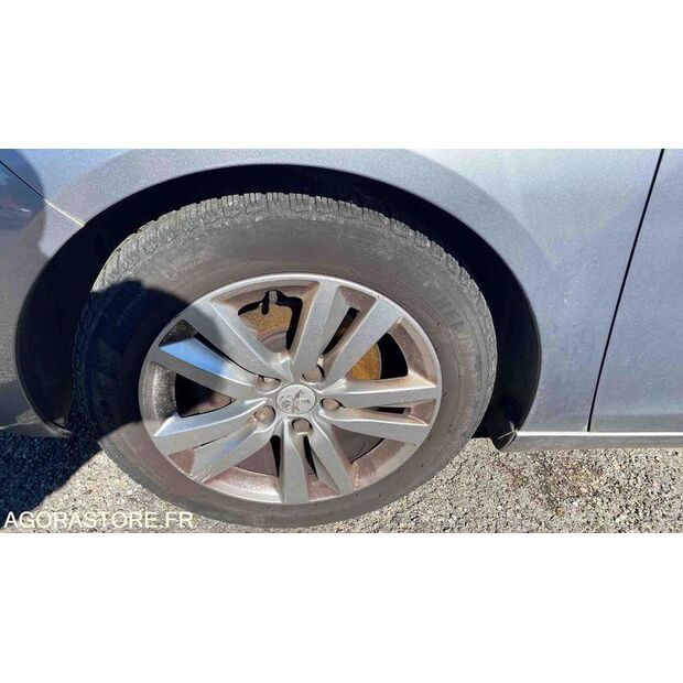 2015 بيجو 308-46472830