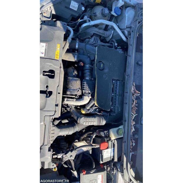 2015 بيجو 308-46472840