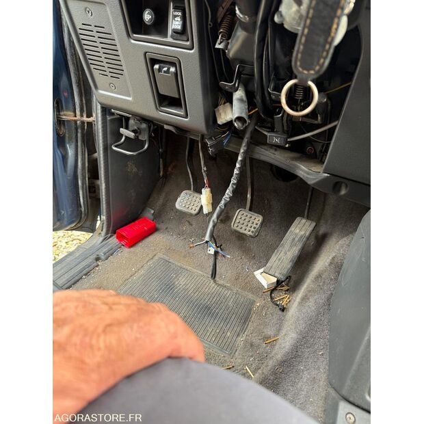 1990 MITSUBISHI Pajero-46472879