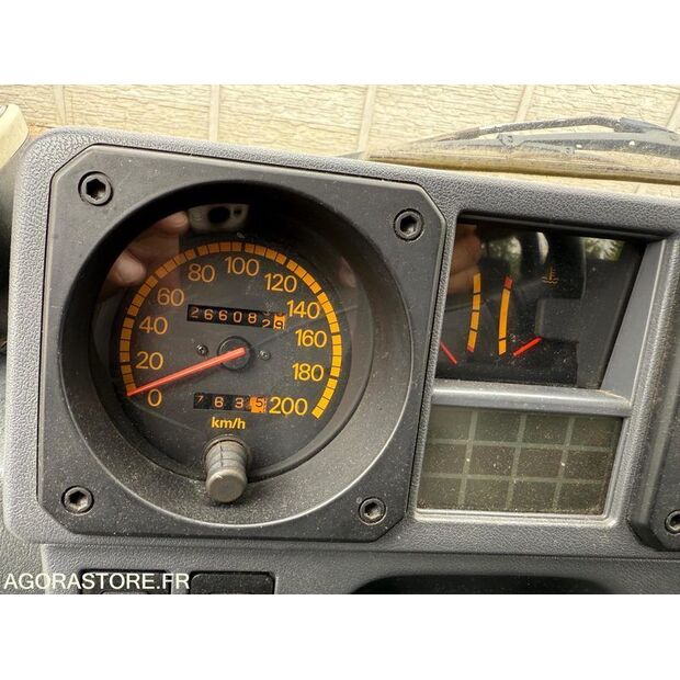 1990 MITSUBISHI Pajero-46472885