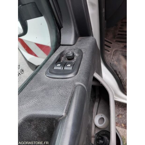 2012 رينو Master-46472972