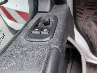 2012-renault-master-1440589-46472972