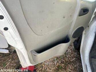 2008-renault-trafic-1440595-46473061