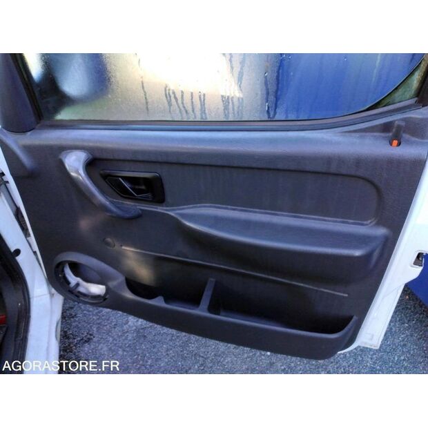 2007 Peugeot PARTNER-46473325