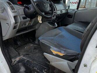 2012-renault-trafic-1440628-46473346