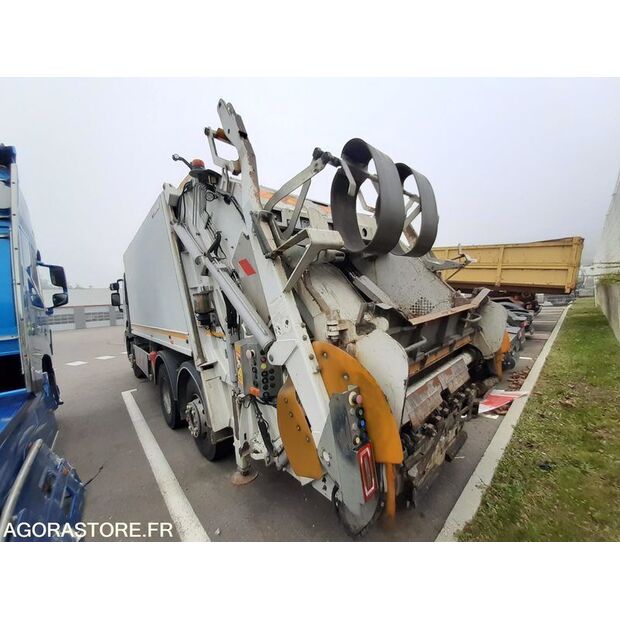 2015 Renault C-46473420