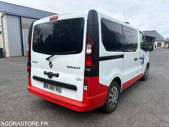 2015-renault-trafic-1440651-46473612