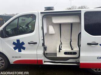 2015-renault-trafic-1440651-46473614