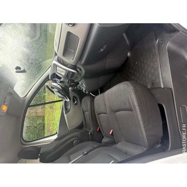 2015 Renault Trafic-46473617